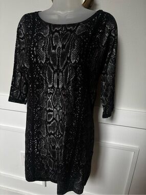 Y2K Spiegel - 3/4 sleeve snakeskin print shift dress featuring a scoop neckline